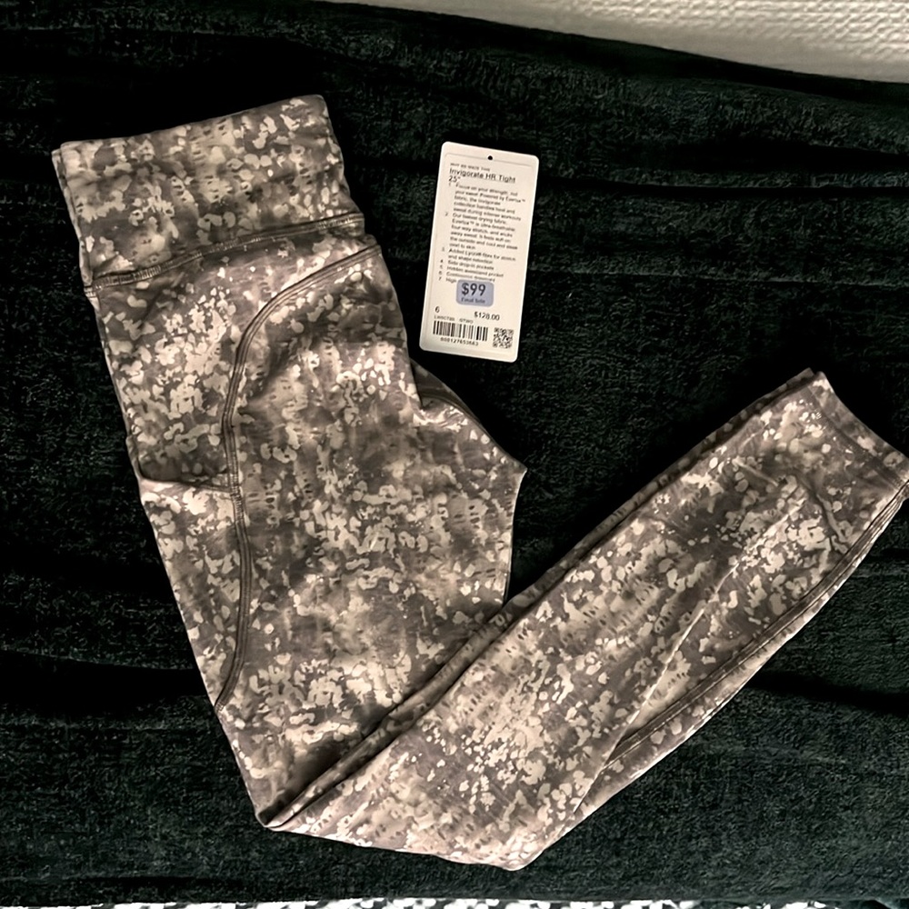 Lululemon Invigorate HR Tight 25” in Gritstone White Opal Multi